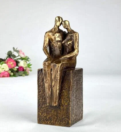 skulptur med Lykke-kaerlighed-og-sammenhold-ægte-bronze figur